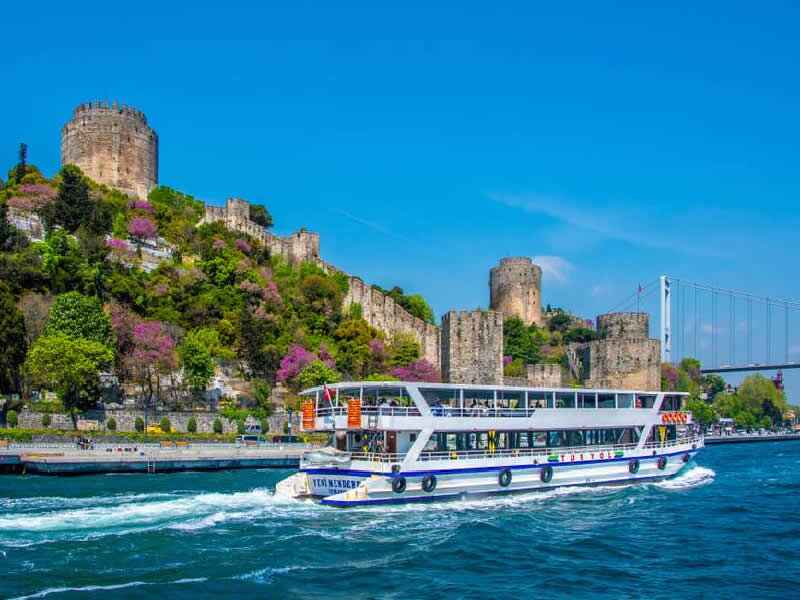 Dolmabahce Palace Tour and Bosphorus Yacht Cruise