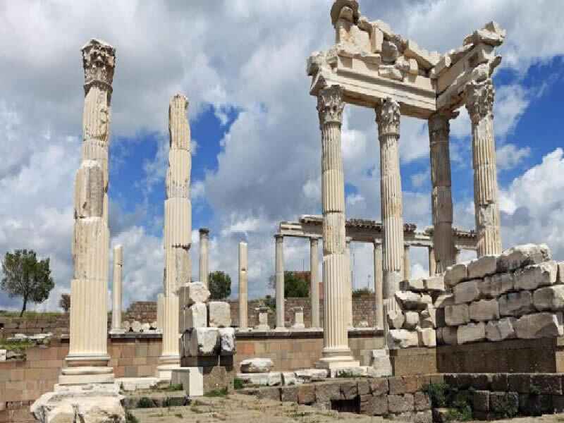 Amazing 5 days tour package of Gallipoli, Troy, Pergamon, Ephesus and Pamukkale in Turkey.